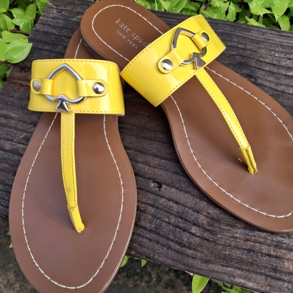 Kate Spade Cece Heart Yellow Patent Leather Thong Slip-On Sandals Women Size 7 - Picture 2 of 12